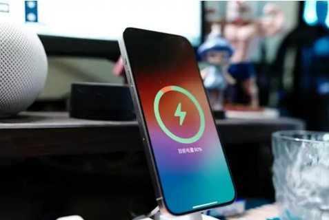 港北苹果15换屏服务分享用什么充电器给iPhone15充电更好 